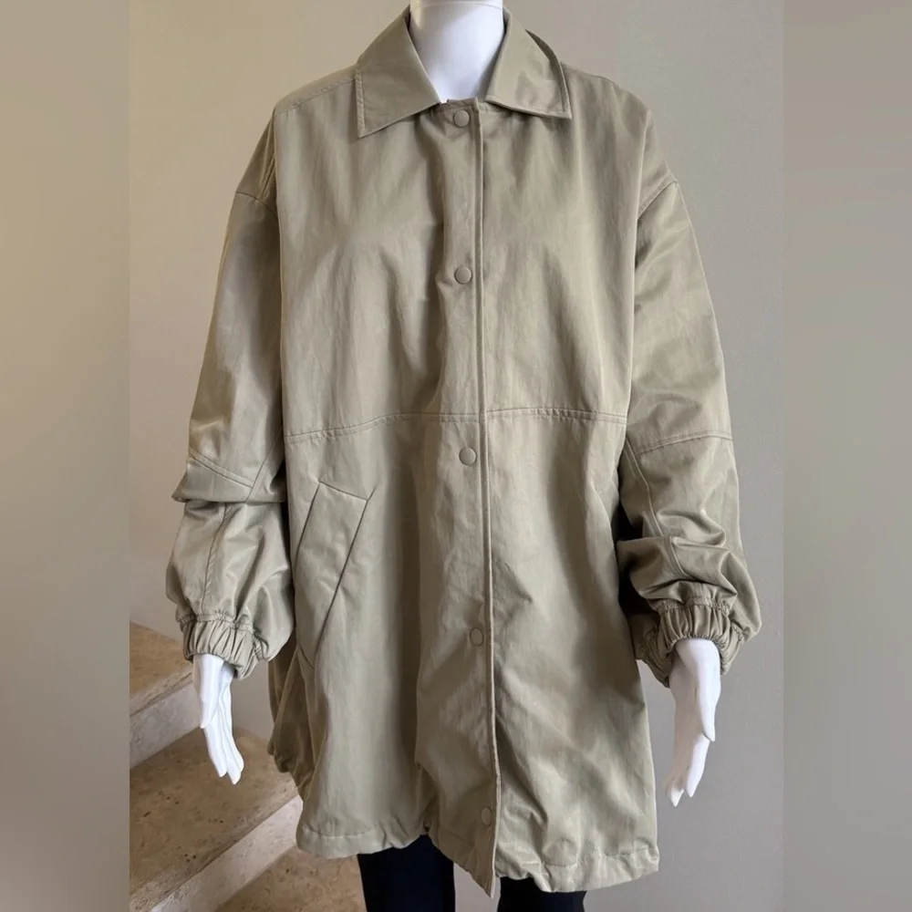 Lululemon - Lightweight Oversized Coaches Jacket - Picture 4 of 9